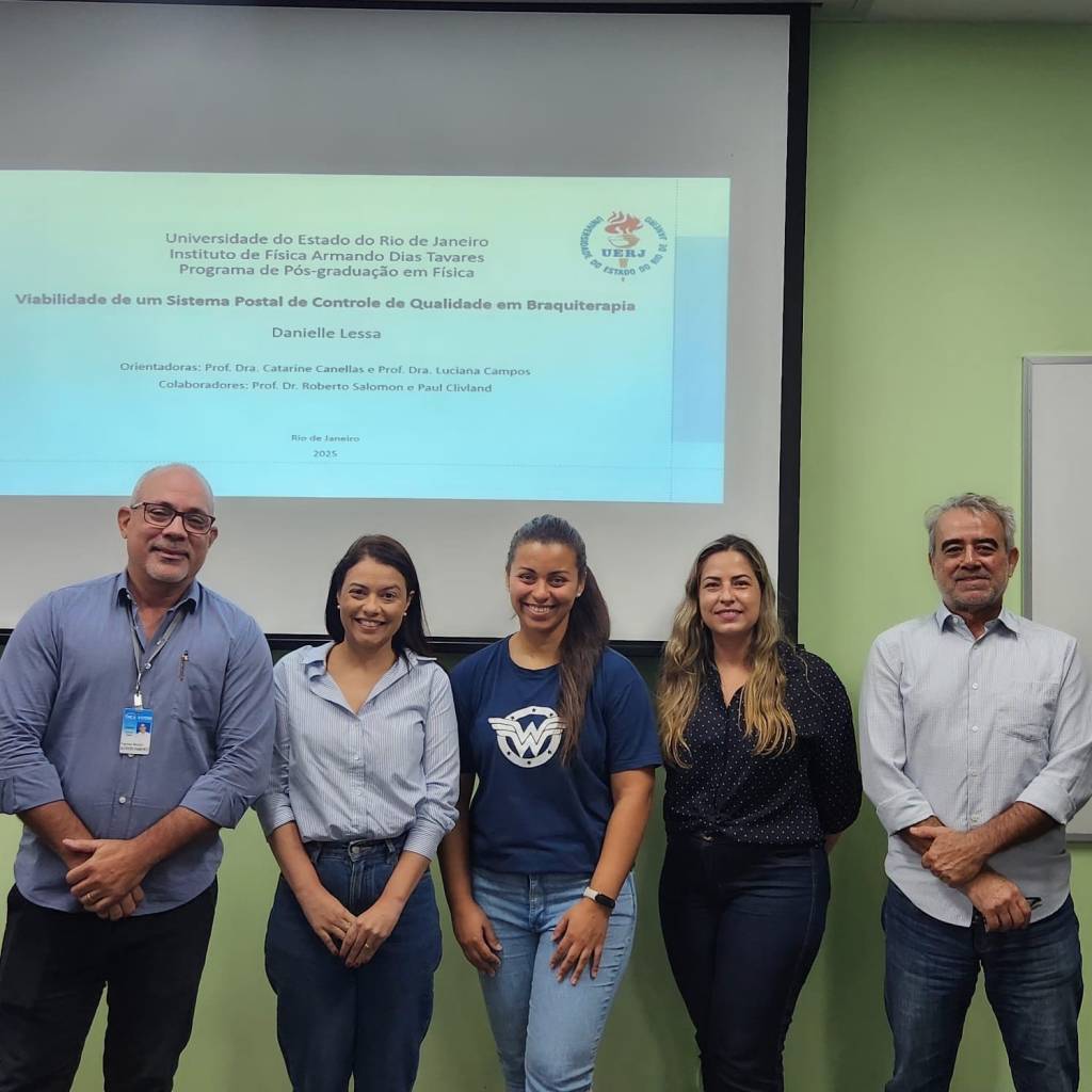 Exame de Qualificação de Mestrado da aluna Danielle Lessa - Título: "Viabilidade de um Sistema Postal de Controle de Qualidade para Braquiterapia” - Data: 24/04/25 - Local: Sala de Seminários do PPGF/UERJ.